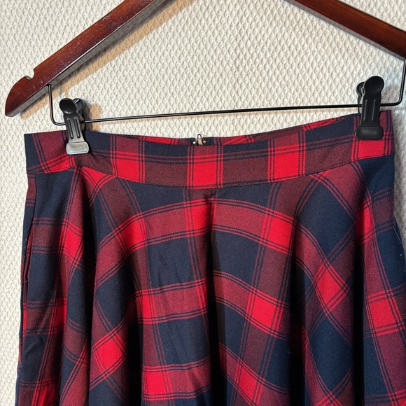 VOODOO VIXENS Sz S Plaid Red and Black Full Skirt with Pockets Unlined Zipper - Picture 3 of 9